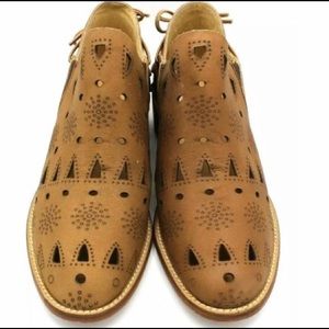 Muse & Cloud Leather Ankle boot size 10